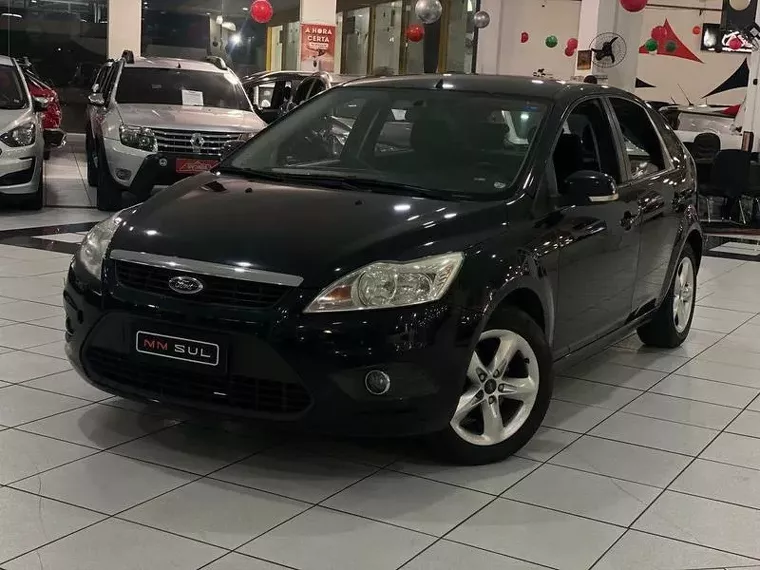 Ford Focus Preto 8