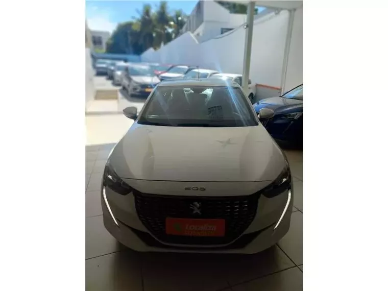 Peugeot 208 Branco 13