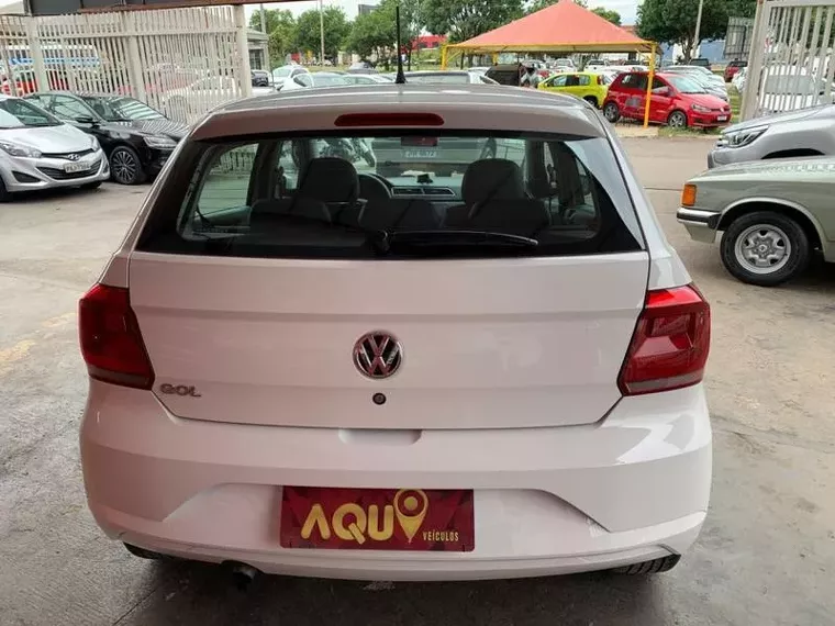 Volkswagen Gol Branco 9