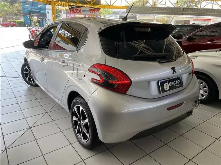 Peugeot 208 Prata 12