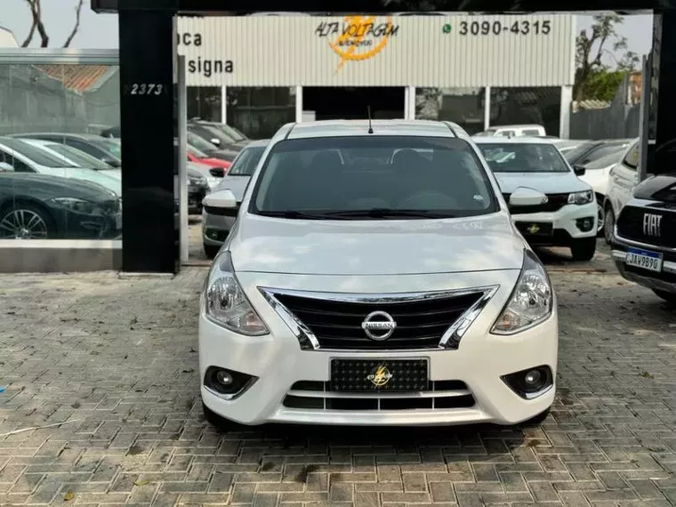 Nissan Versa Branco 3