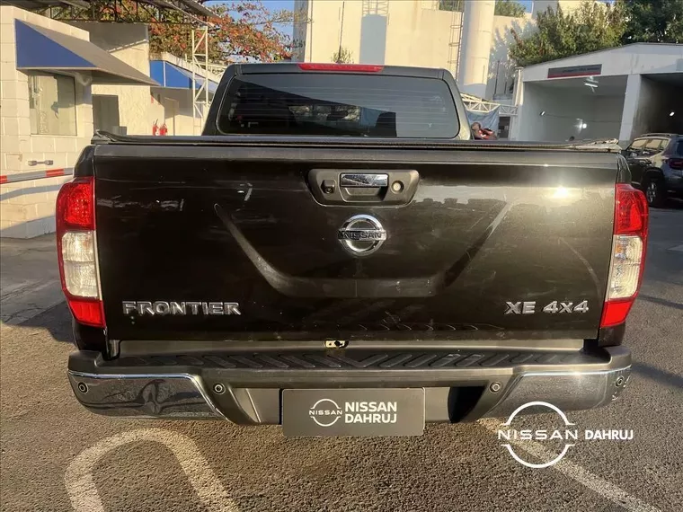 Nissan Frontier Preto 16