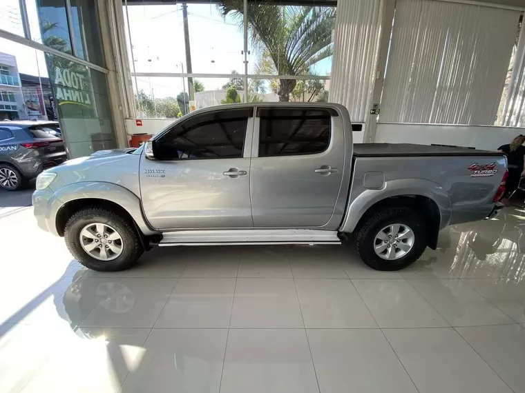 Toyota Hilux Prata 12