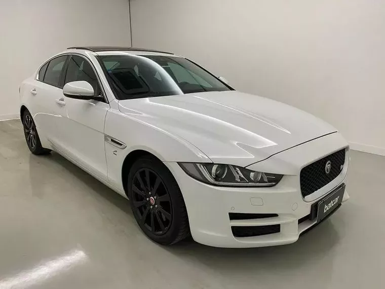 Jaguar XE Branco 9