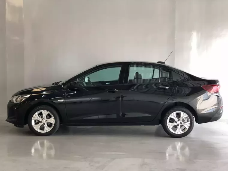 Chevrolet Onix Preto 8