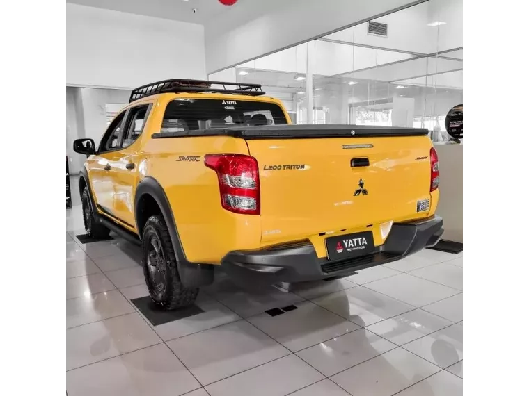 Mitsubishi L200 Triton Amarelo 13