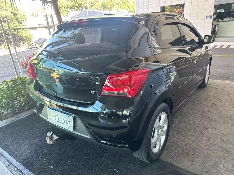 Chevrolet Onix Preto 2