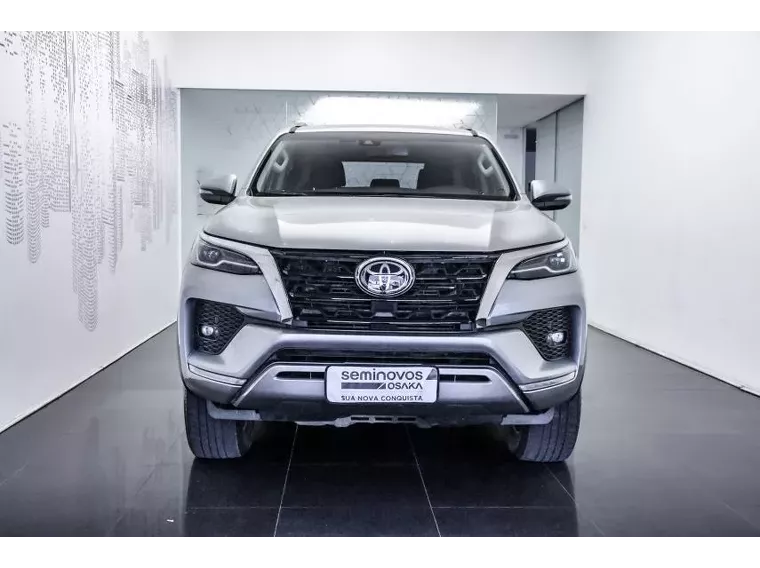 Toyota Hilux SW4 Prata 2