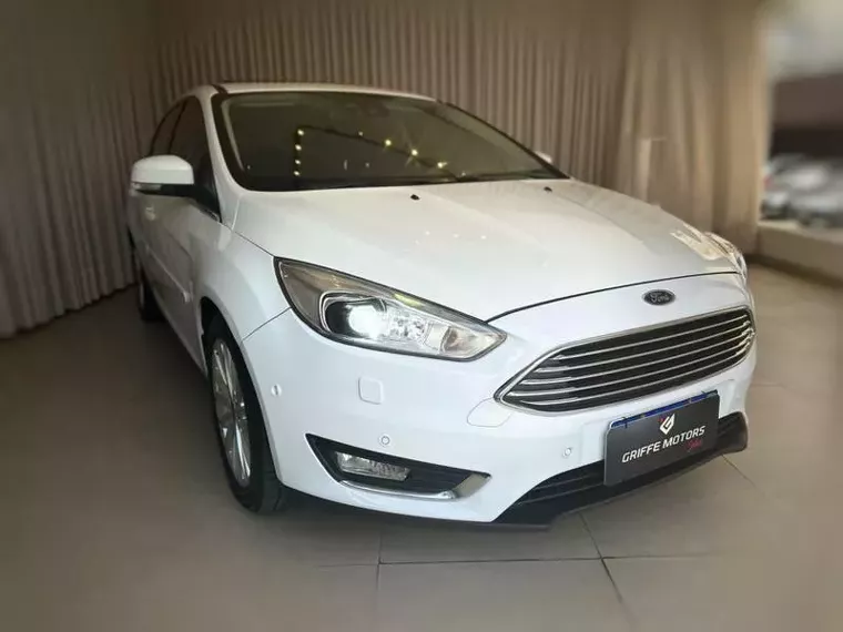 Ford Focus Branco 15