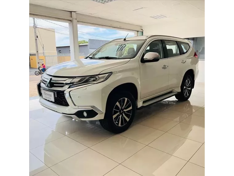 Mitsubishi Pajero Sport Branco 2