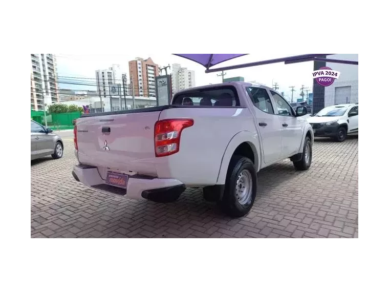 Mitsubishi L200 Branco 5