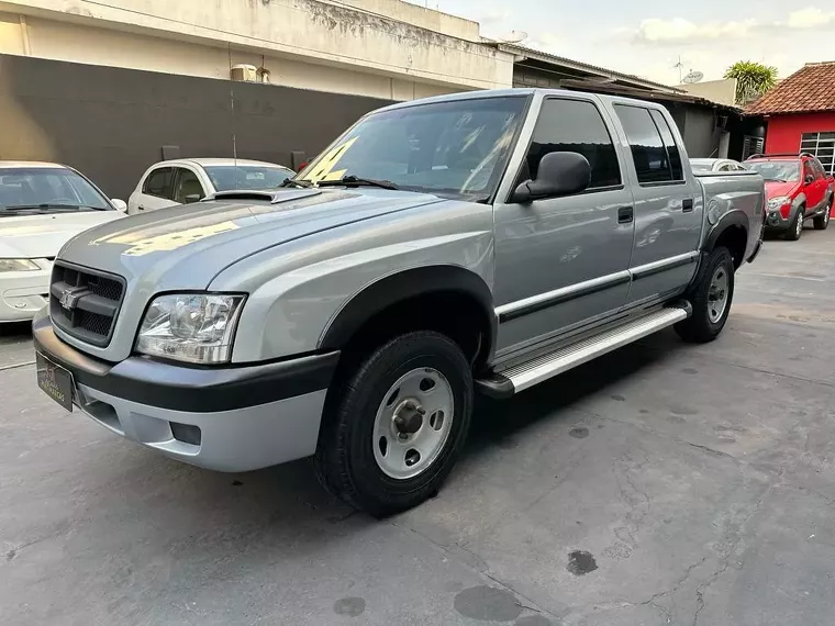 Chevrolet S10 Prata 11