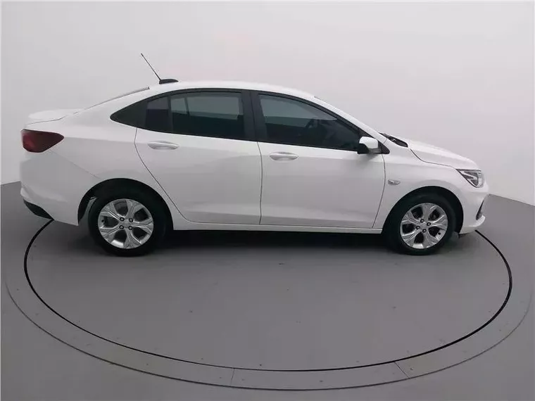 Chevrolet Onix Branco 8