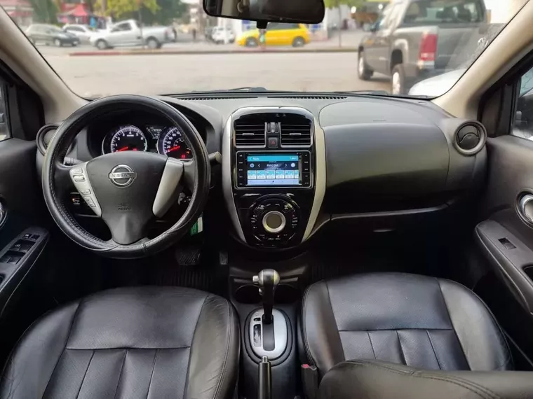 Nissan Versa Preto 11