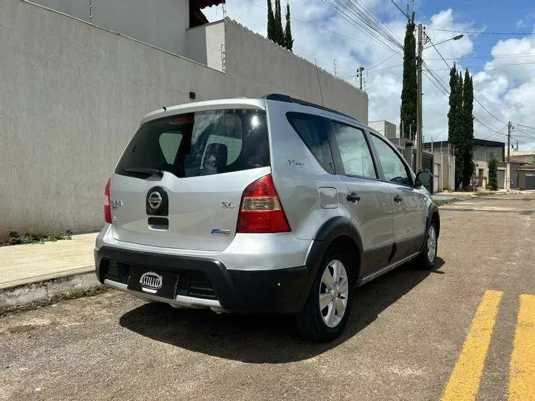 Nissan Livina Prata 6