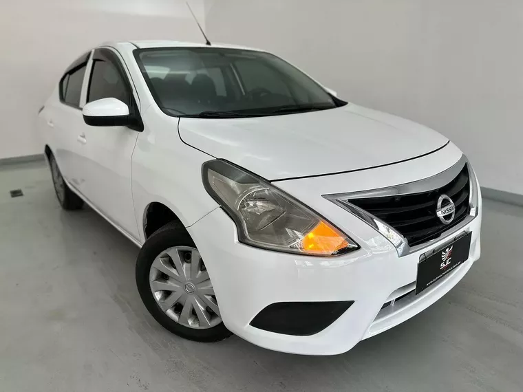 Nissan Versa Branco 1