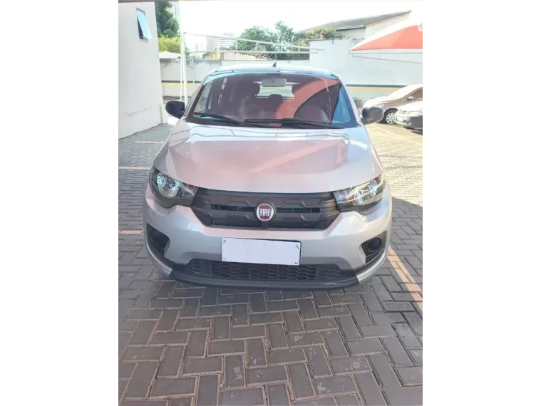 Fiat Mobi Prata 4