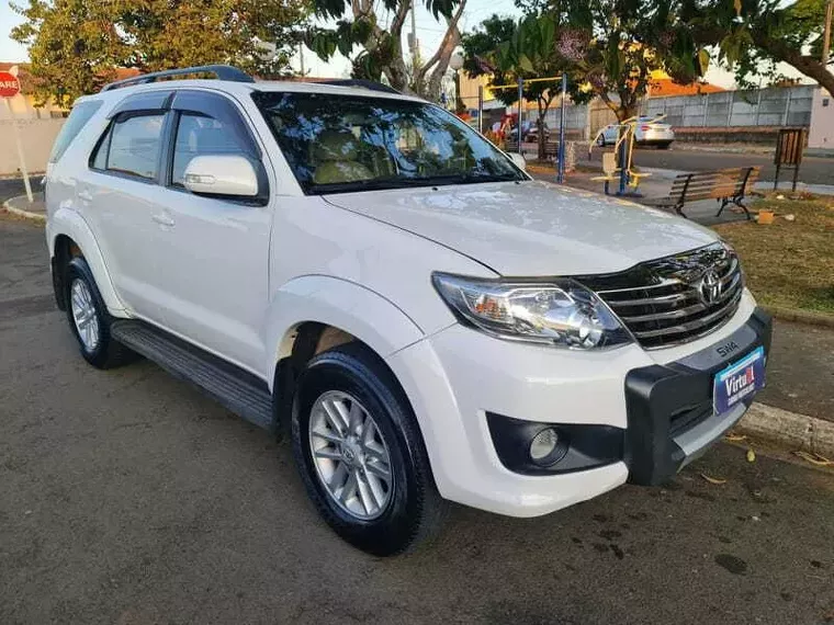 Toyota Hilux SW4 Branco 5