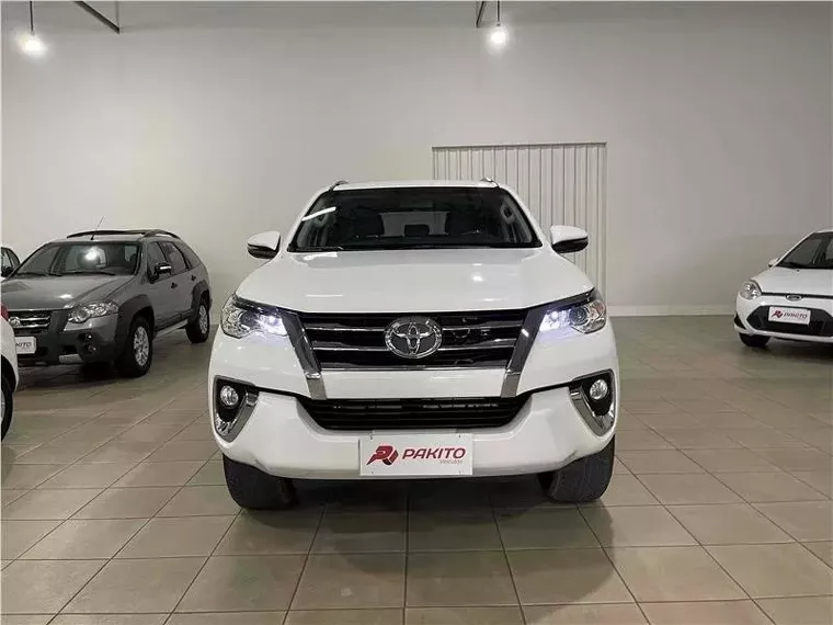 Toyota Hilux SW4 Branco 5