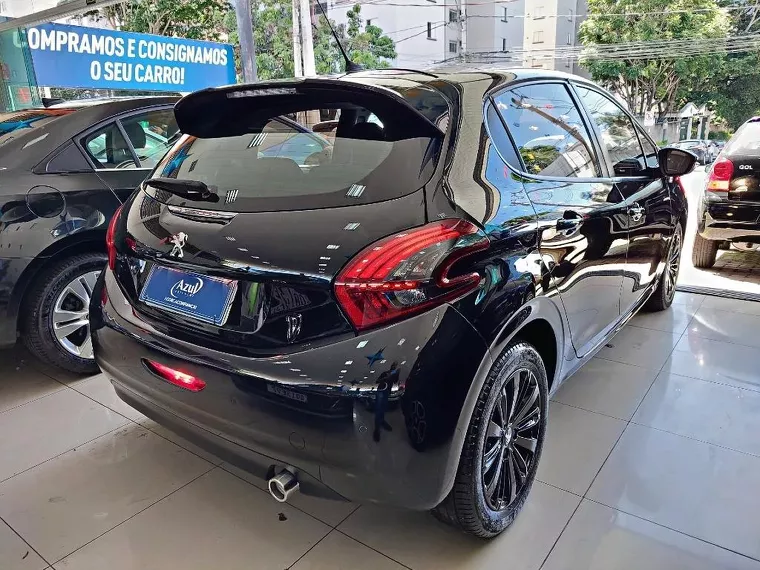 Peugeot 208 Preto 12