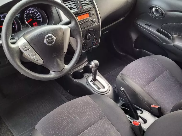 Nissan Versa Preto 10