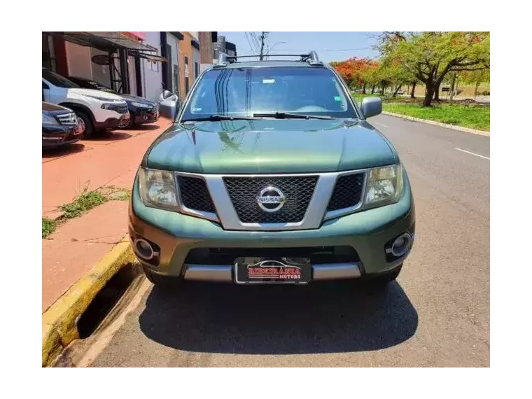 Nissan Frontier Verde 1