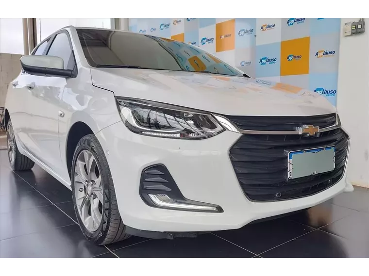 Chevrolet Onix Branco 1