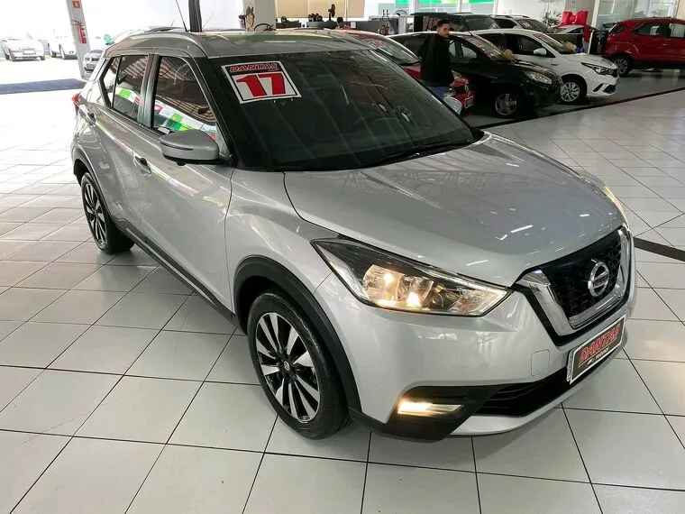 Nissan Kicks Prata 6