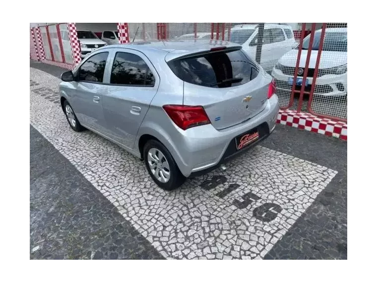 Chevrolet Onix Prata 4