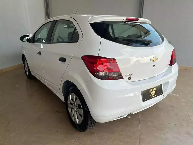 Chevrolet Onix Branco 3