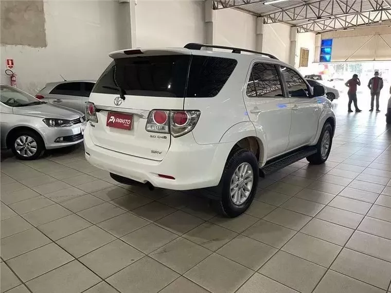 Toyota Hilux Branco 6