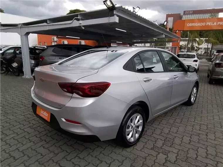 Chevrolet Onix Prata 14