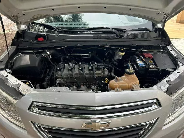 Chevrolet Onix Prata 4