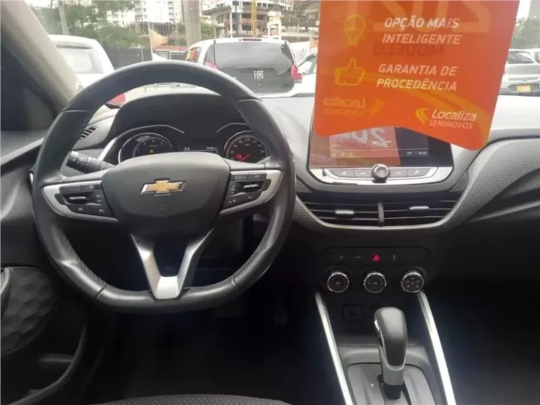 Chevrolet Onix Prata 7