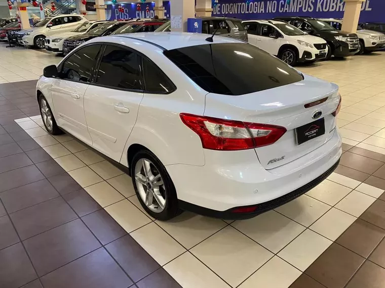 Ford Focus Branco 9