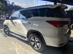 Toyota Hilux SW4