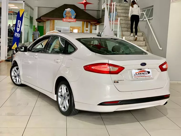 Ford Fusion Branco 4