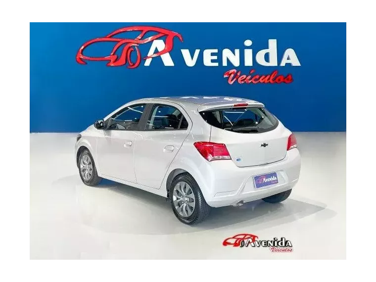 Chevrolet Onix Prata 9