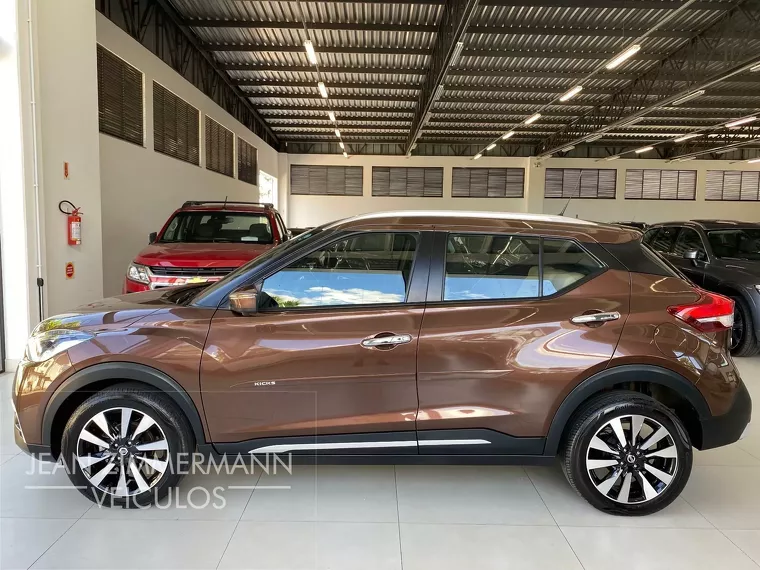 Nissan Kicks Marrom 17