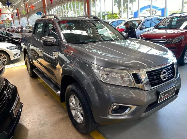 Nissan Frontier Cinza 12