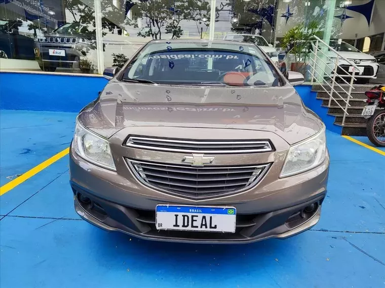 Chevrolet Onix Cinza 1