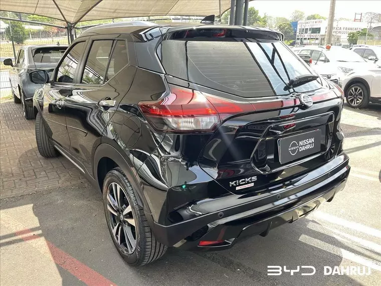 Nissan Kicks Preto 14