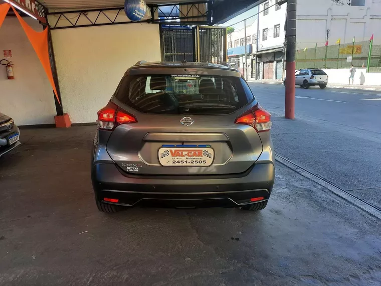 Nissan Kicks Cinza 19