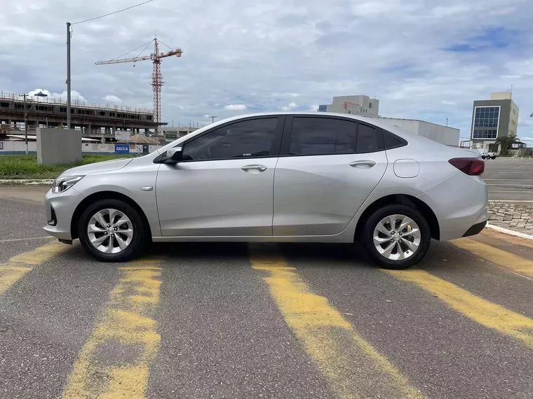 Chevrolet Onix Prata 2