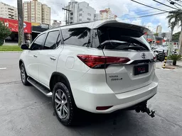 Toyota Hilux SW4