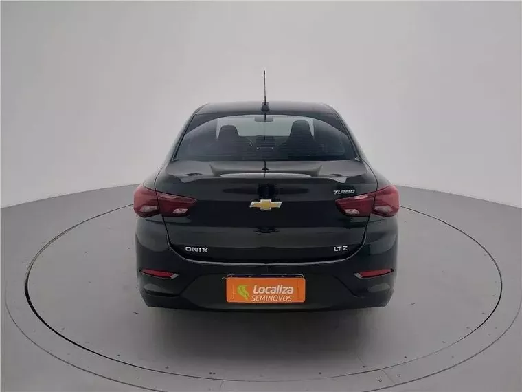 Chevrolet Onix Preto 15