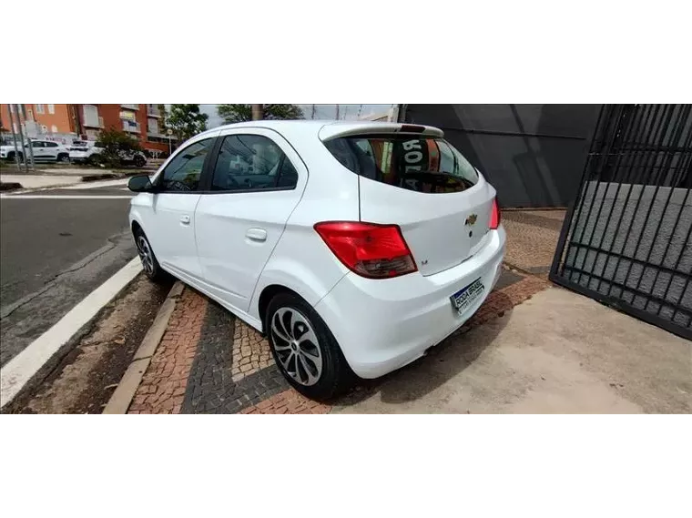 Chevrolet Onix Branco 3