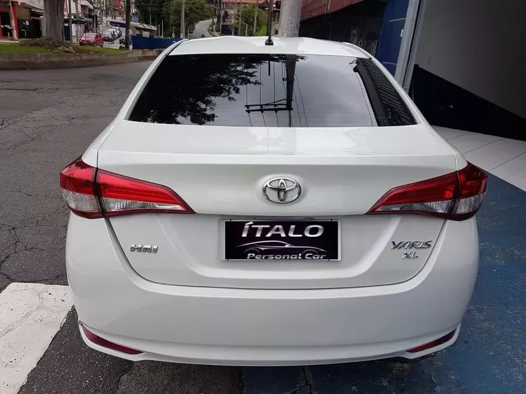 Toyota Yaris Prata 12