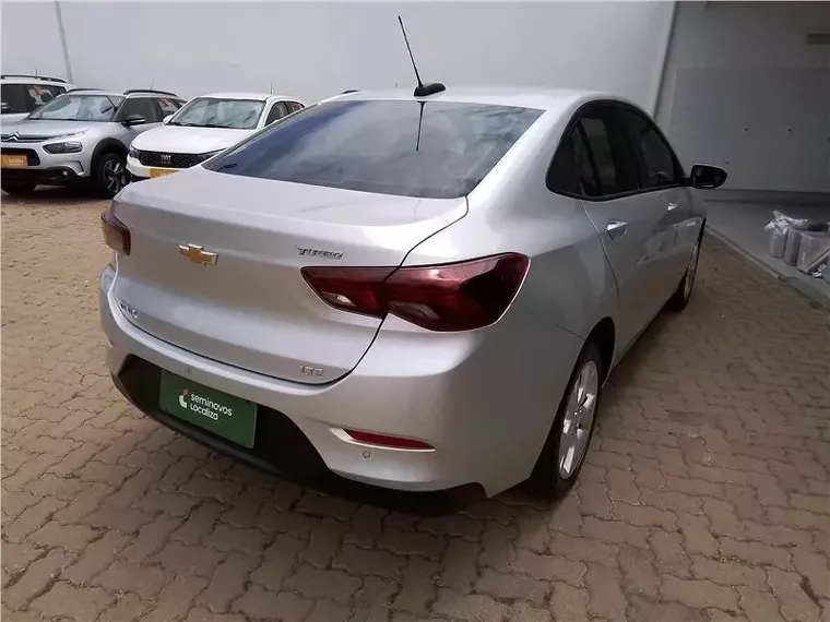 Chevrolet Onix Prata 6