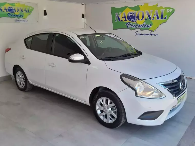 Nissan Versa Branco 9